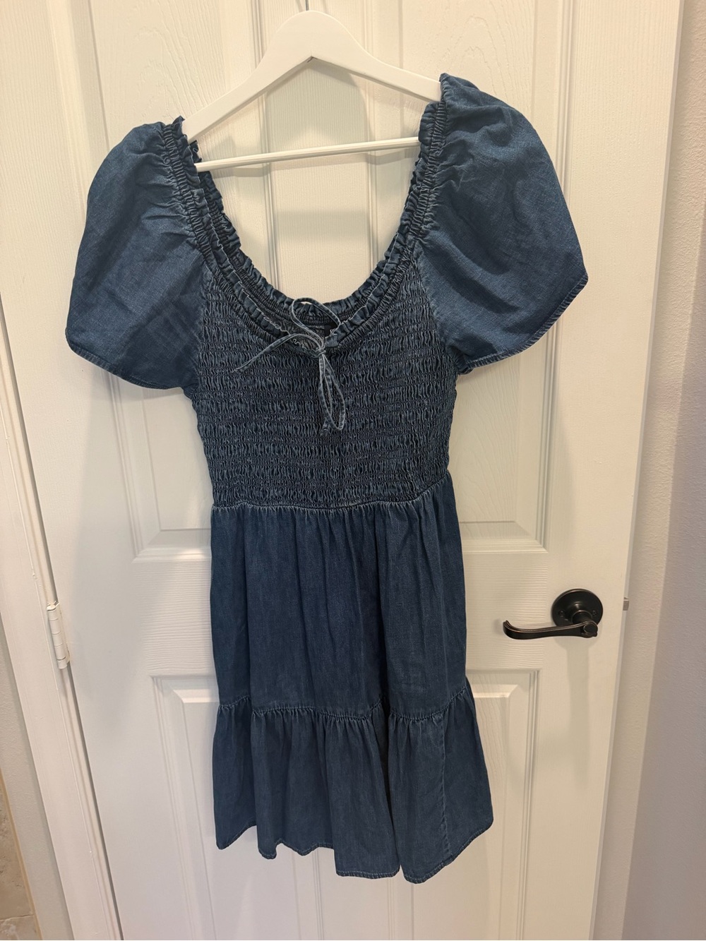 GAP Denim Smocked Bodice Puff Sleeve Dress Women's Size Large pockets